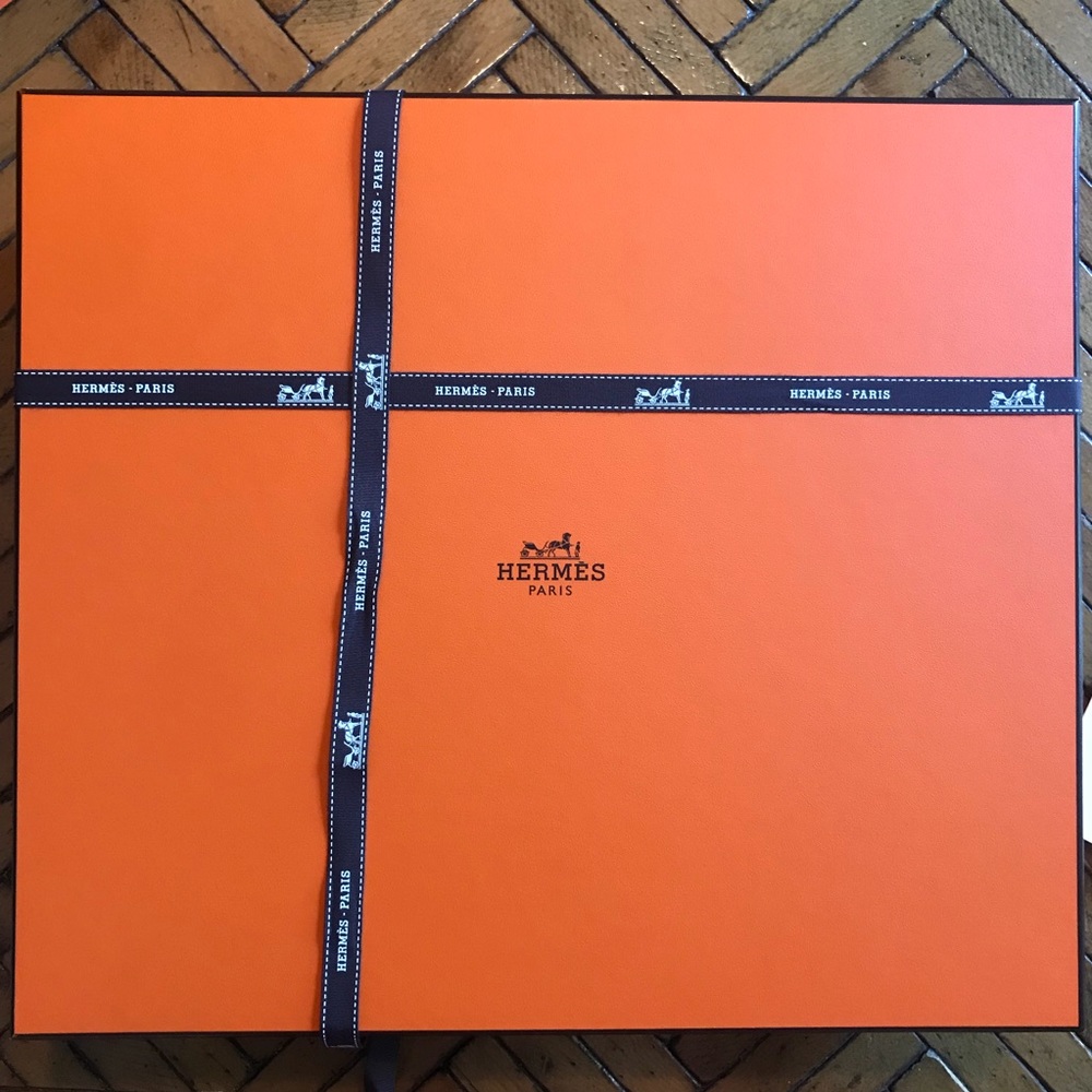 Authentic Hermès Box in Mint Condition